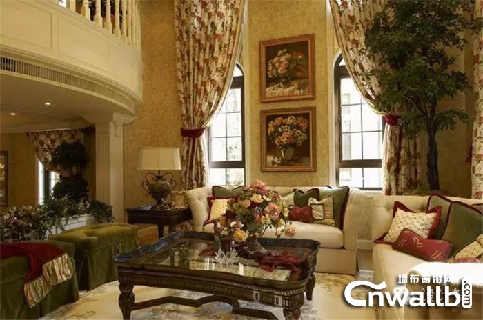 家装时应该如何搭配沙发和窗帘？