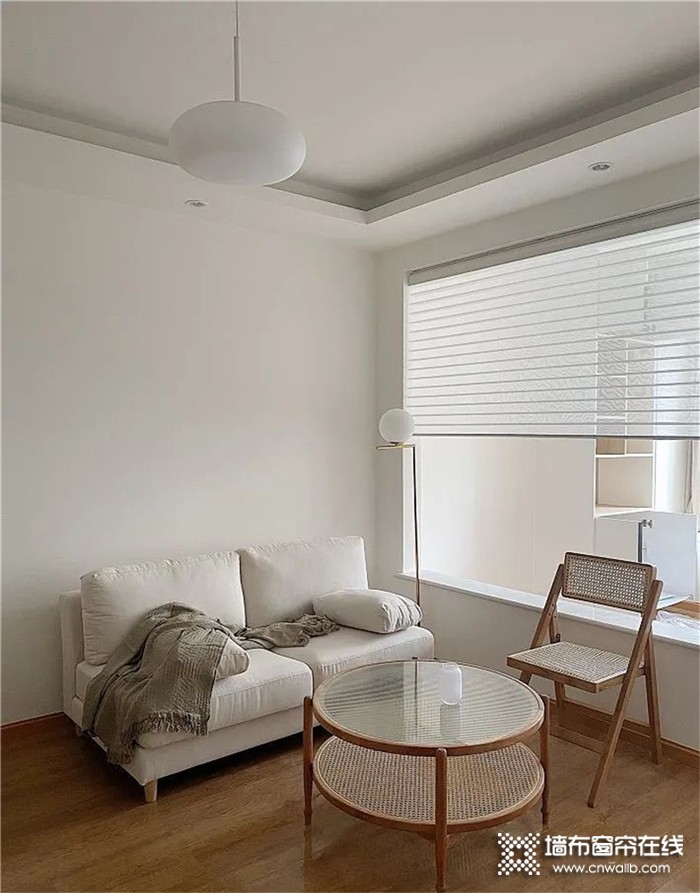 雅诗澜清爽的百合白墙布，诠释个性的独立，营造简约轻奢的家居氛围