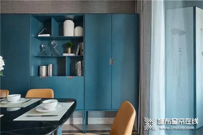 雅诗澜湖蓝色窗帘，为居室带来恬静的感觉，给你更舒适的居住体验